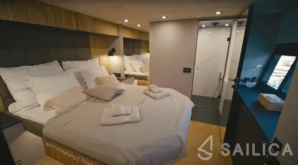 Moon Yacht 60 - Yacht Charter Sailica