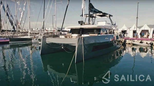 Moon Yacht 60 - Yacht Charter Sailica