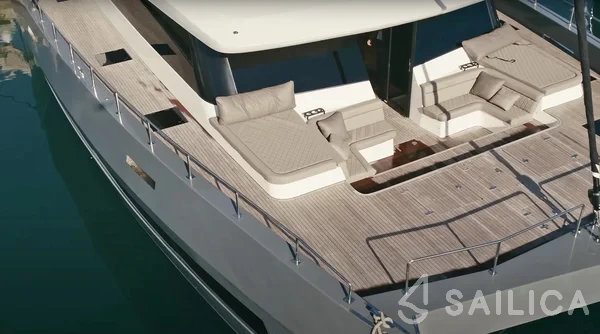 Moon Yacht 60 - Yacht Charter Sailica