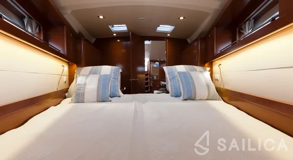 Oceanis 41 - Yacht Charter Sailica