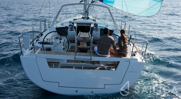 Oceanis 41 - Yacht Charter Sailica
