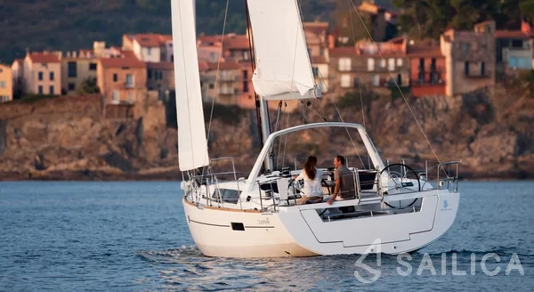 Oceanis 41 - Yacht Charter Sailica