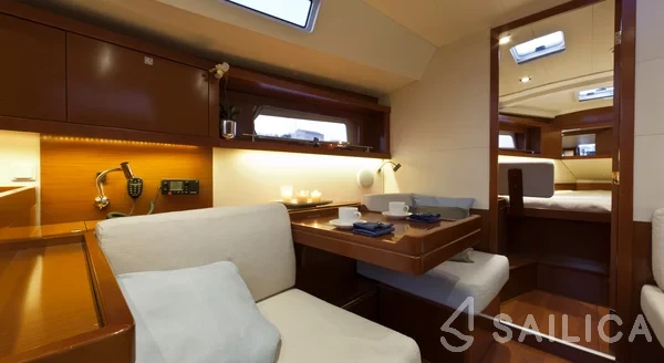 Oceanis 41 - Yacht Charter Sailica