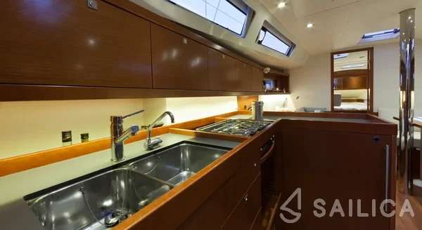 Oceanis 41 - Yacht Charter Sailica