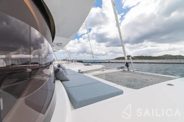 Lagoon 42 - Yacht Charter Sailica