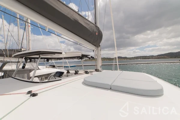 Lagoon 42 - Yacht Charter Sailica