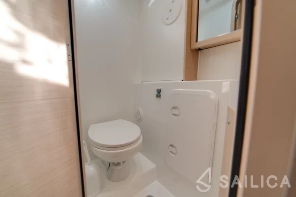 Lagoon 42 - Yacht Charter Sailica