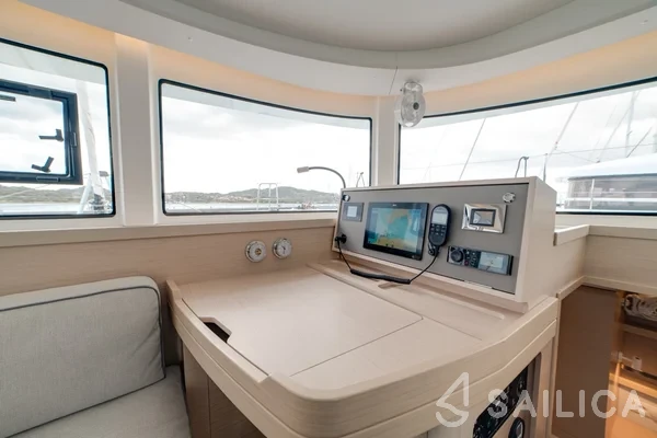 Lagoon 42 - Yacht Charter Sailica