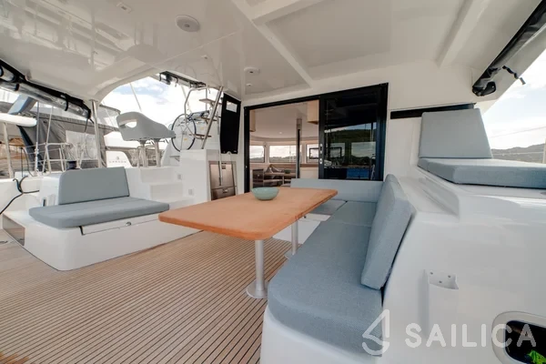 Lagoon 42 - Yacht Charter Sailica