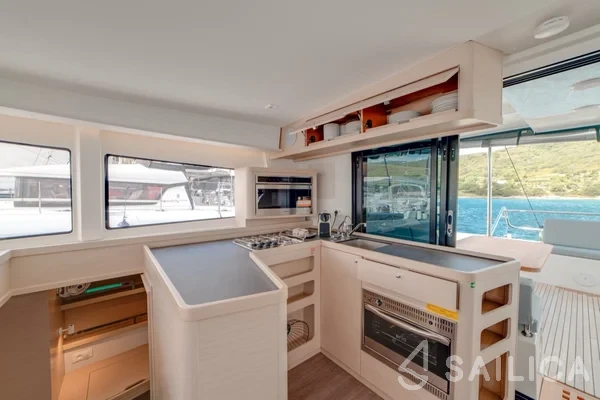 Lagoon 42 - Yacht Charter Sailica
