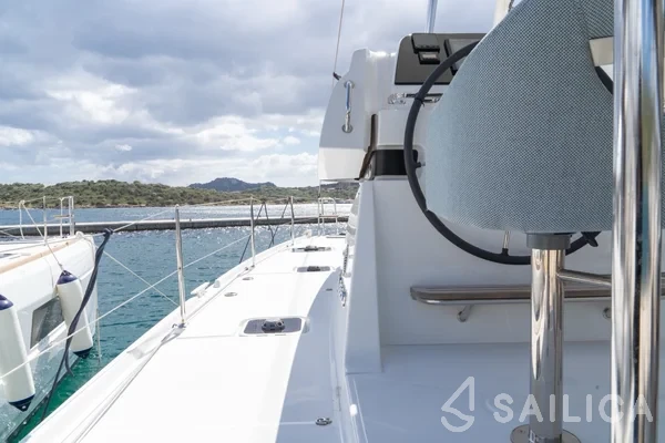 Lagoon 42 - Yacht Charter Sailica