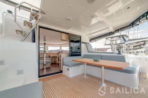 Lagoon 42 - Yacht Charter Sailica