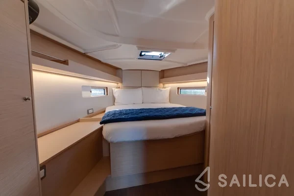 Oceanis 40.1 - Yacht Charter Sailica