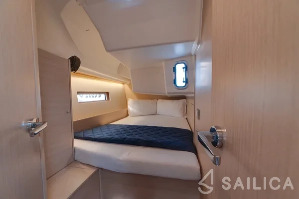 Oceanis 40.1 - Yacht Charter Sailica