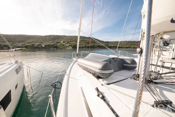 Oceanis 40.1 - Yacht Charter Sailica