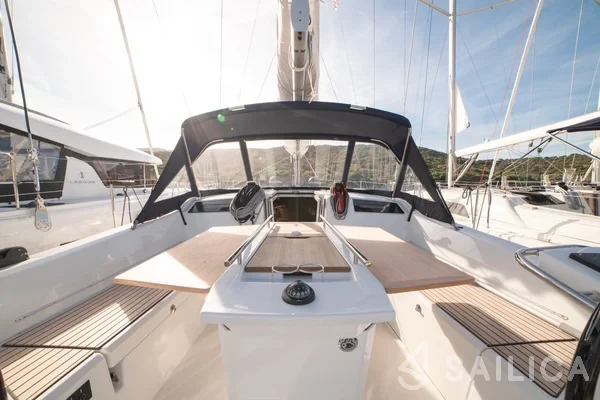Oceanis 40.1 - Yacht Charter Sailica