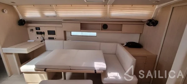 Oceanis 40.1 - Yacht Charter Sailica