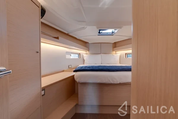 Oceanis 40.1 - Yacht Charter Sailica