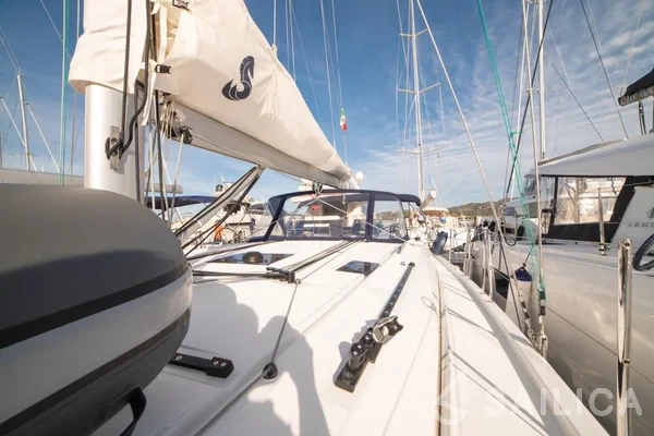 Oceanis 40.1 - Yacht Charter Sailica