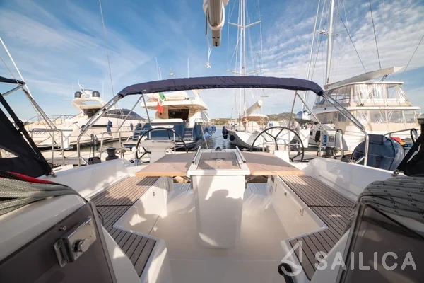 Oceanis 40.1 - Yacht Charter Sailica