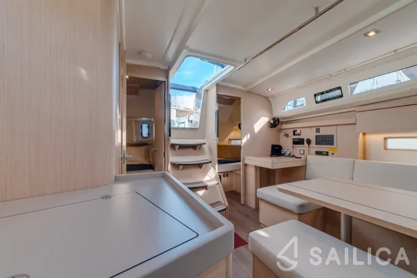 Oceanis 40.1 - Yacht Charter Sailica