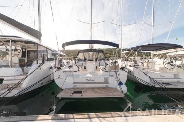 Oceanis 40.1 - Yacht Charter Sailica