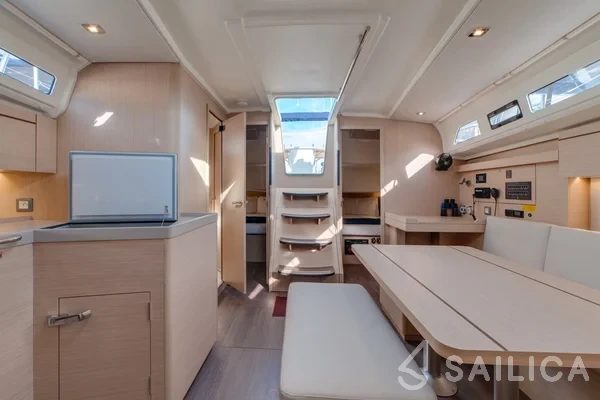 Oceanis 40.1 - Yacht Charter Sailica
