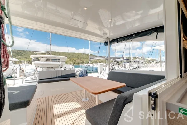 Lagoon 40 - Yacht Charter Sailica