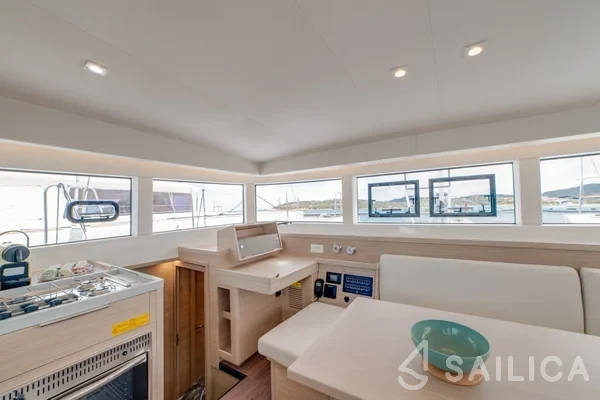 Lagoon 40 - Yacht Charter Sailica