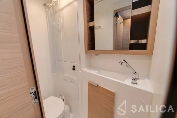 Lagoon 40 - Yacht Charter Sailica
