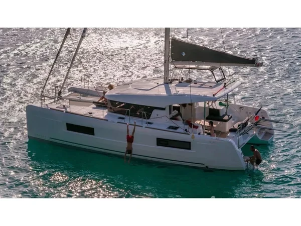 Lagoon 40 - Yacht Charter Sailica