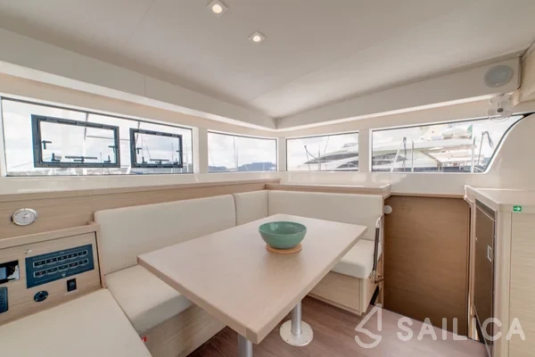 Lagoon 40 - Yacht Charter Sailica