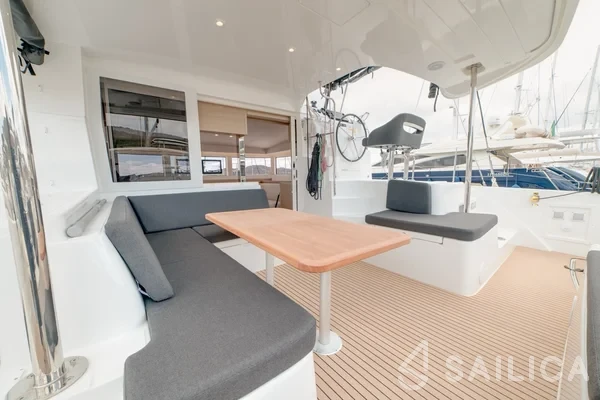 Lagoon 40 - Yacht Charter Sailica