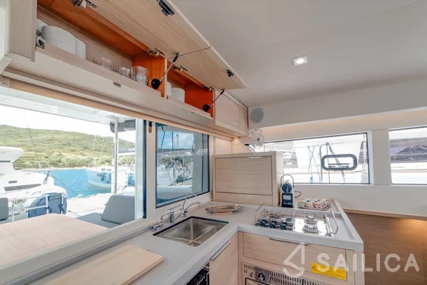 Lagoon 40 - Yacht Charter Sailica