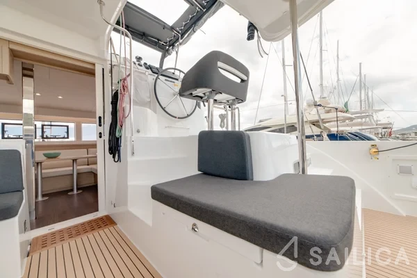 Lagoon 40 - Yacht Charter Sailica
