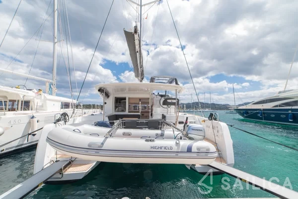 Lagoon 40 - Yacht Charter Sailica