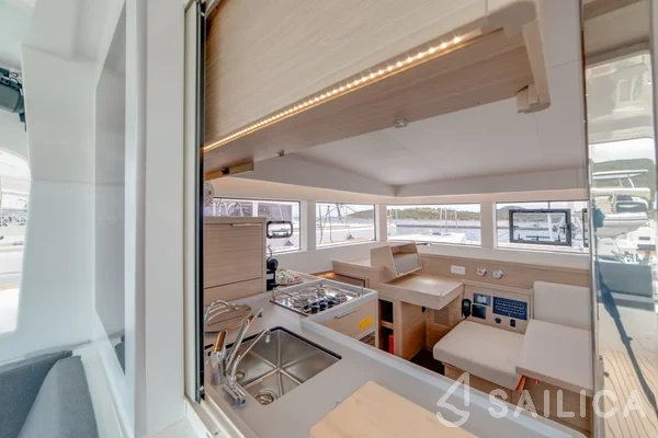 Lagoon 40 - Yacht Charter Sailica