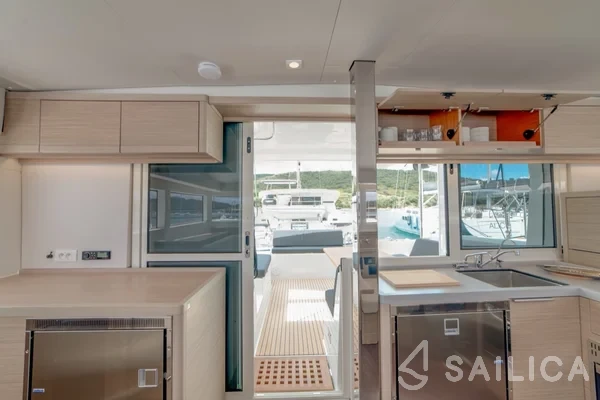 Lagoon 40 - Yacht Charter Sailica