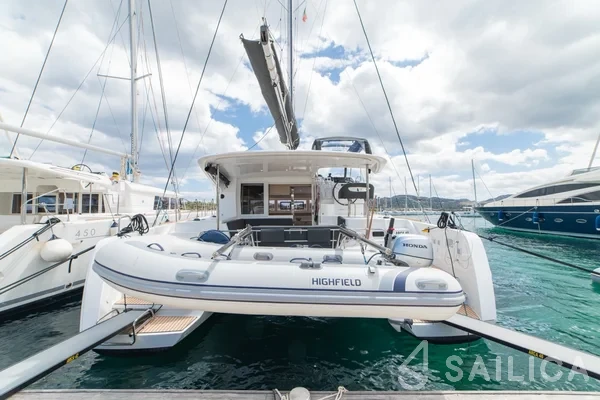 Lagoon 40 - Yacht Charter Sailica