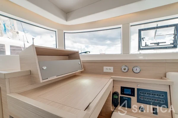 Lagoon 40 - Yacht Charter Sailica