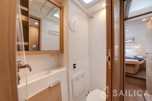 Lagoon 40 - Yacht Charter Sailica
