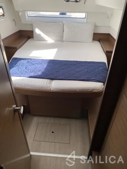 Lagoon 42 - Yacht Charter Sailica