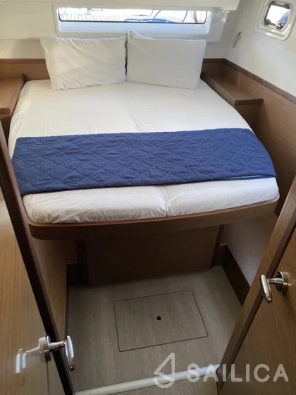 Lagoon 42 - Yacht Charter Sailica