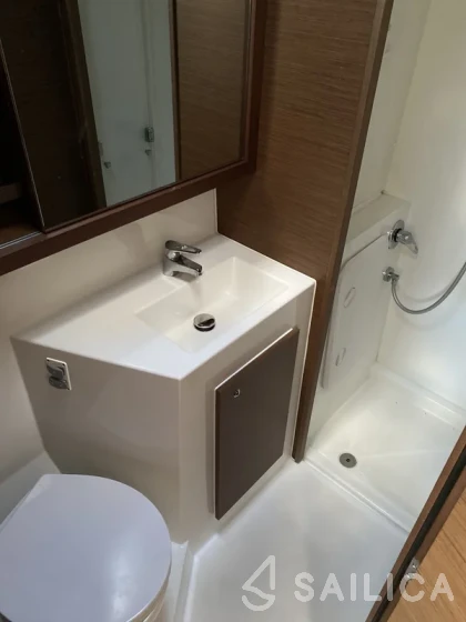 Lagoon 42 - Yacht Charter Sailica
