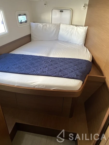 Lagoon 42 - Yacht Charter Sailica