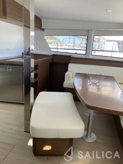 Lagoon 42 - Yacht Charter Sailica