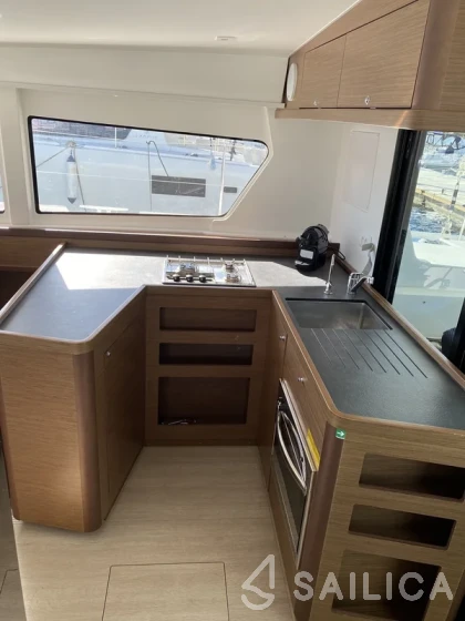 Lagoon 42 - Yacht Charter Sailica
