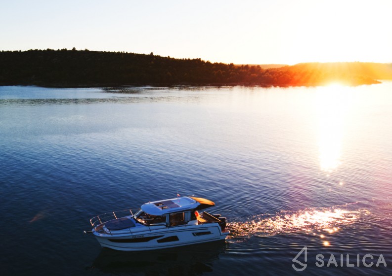 Merry Fisher 1095 - Yacht Charter Sailica
