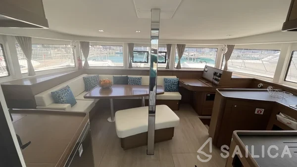 Lagoon 42 - Yacht Charter Sailica