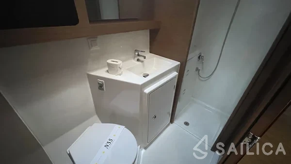 Lagoon 42 - Yacht Charter Sailica